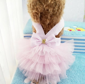 Abito rosa per cani con balze e fiocco